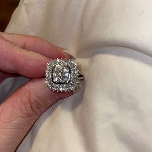 Gorgeous solid white 10 carat gold and genuine diamond ring.